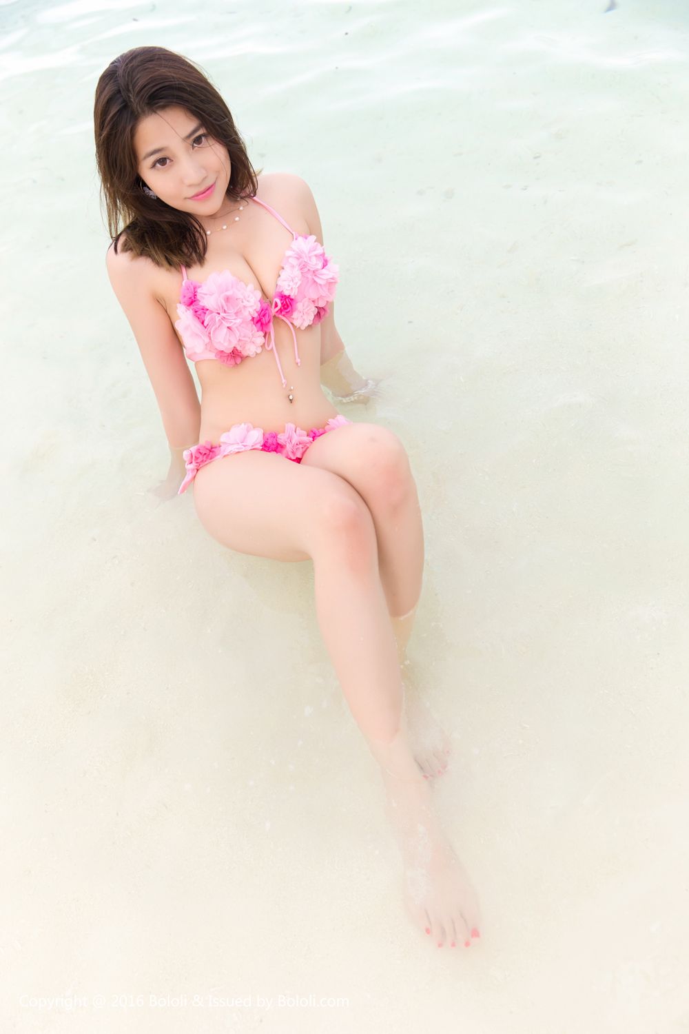 沙滩美女许诺Sabrina比基尼白衬衫爆乳诱惑写真 BOL.106