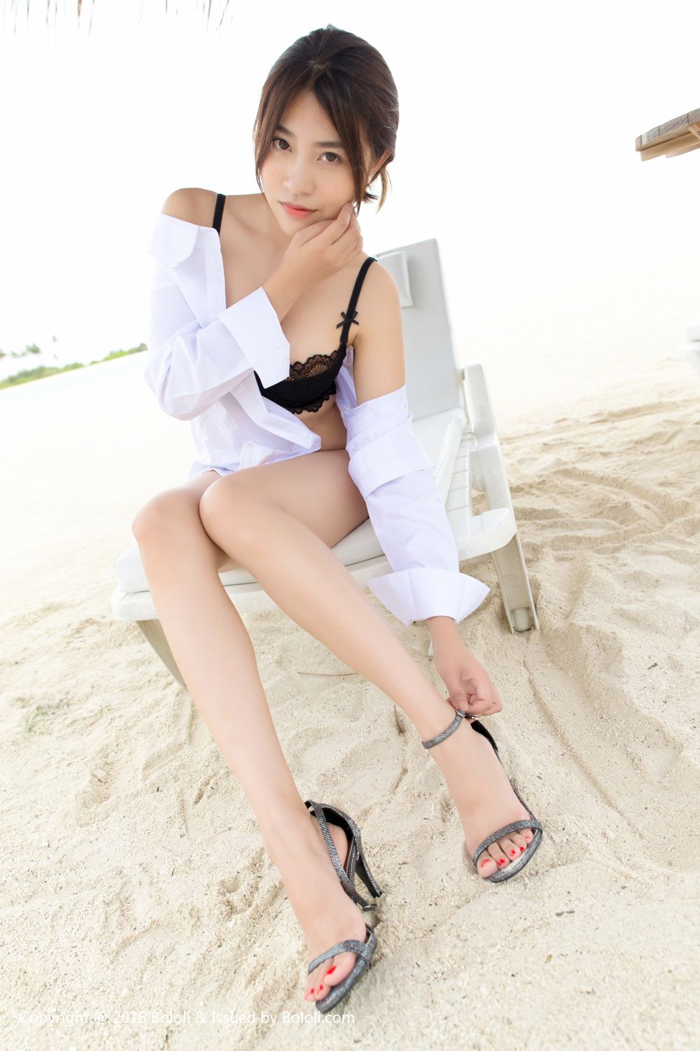 沙滩美女许诺Sabrina比基尼白衬衫爆乳诱惑写真 BOL.106