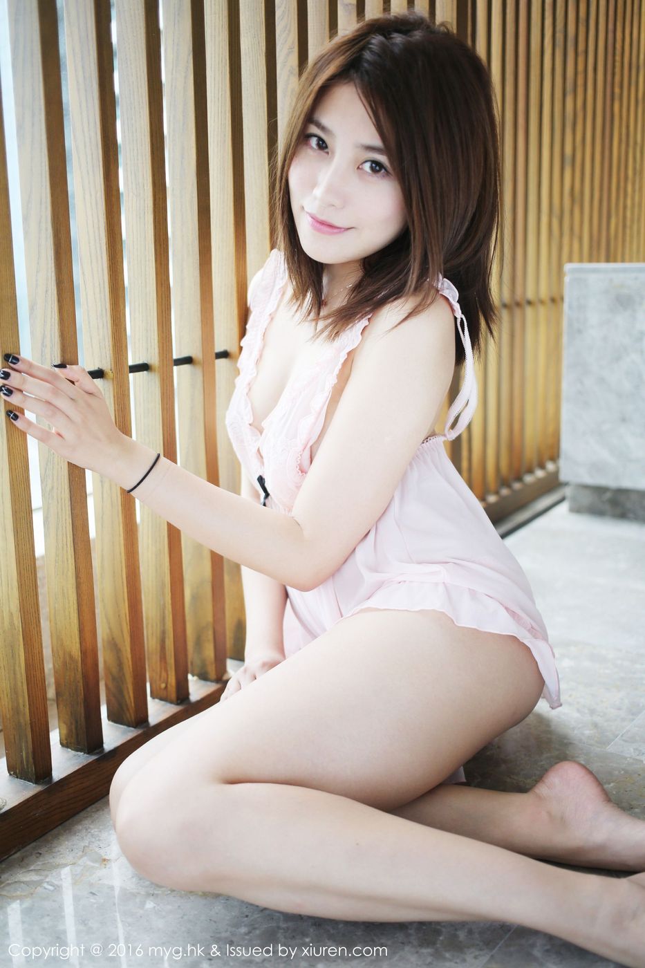 美女模特许诺Sabrina性感睡衣浴巾裹胸三亚旅拍 Vol.228
