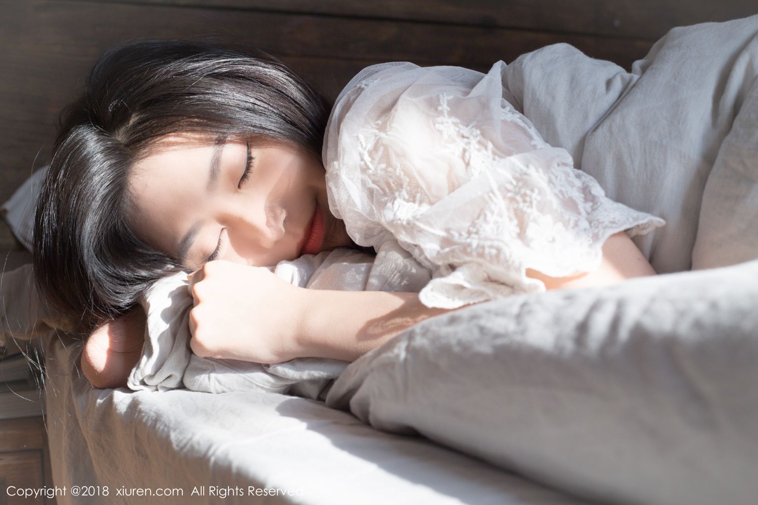 宅男女神许诺Sabrina清新薄纱早安女友写真 No.1024