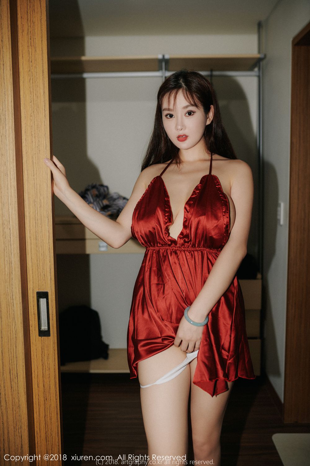 巨乳女神易阳Silvia红色吊带湛蓝比基尼第二套性感写真