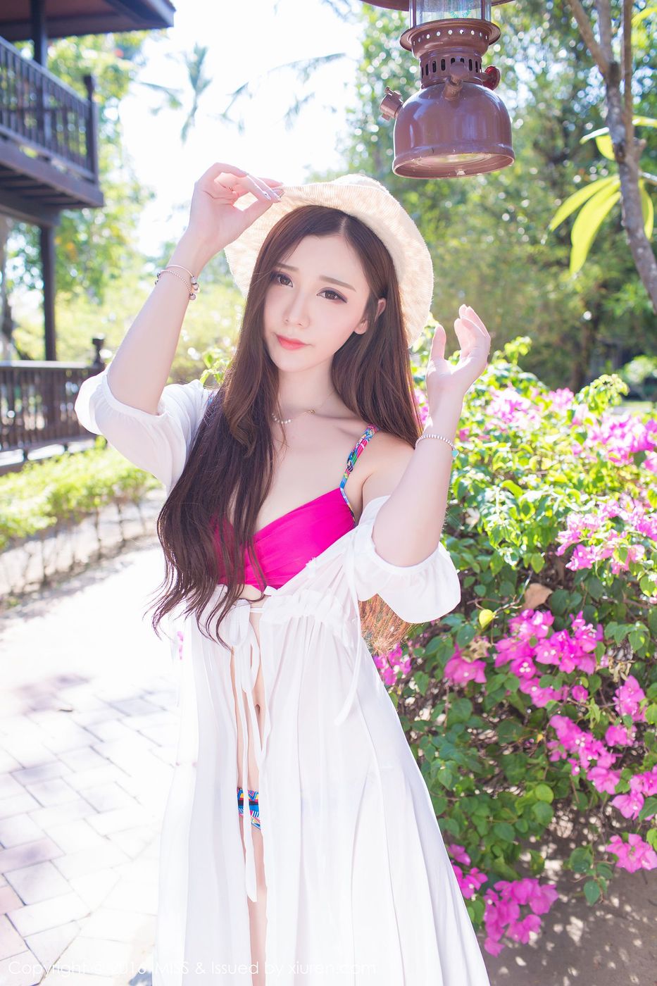 性感女神淼淼萌萌哒比基尼透视装兰卡威旅拍第二套