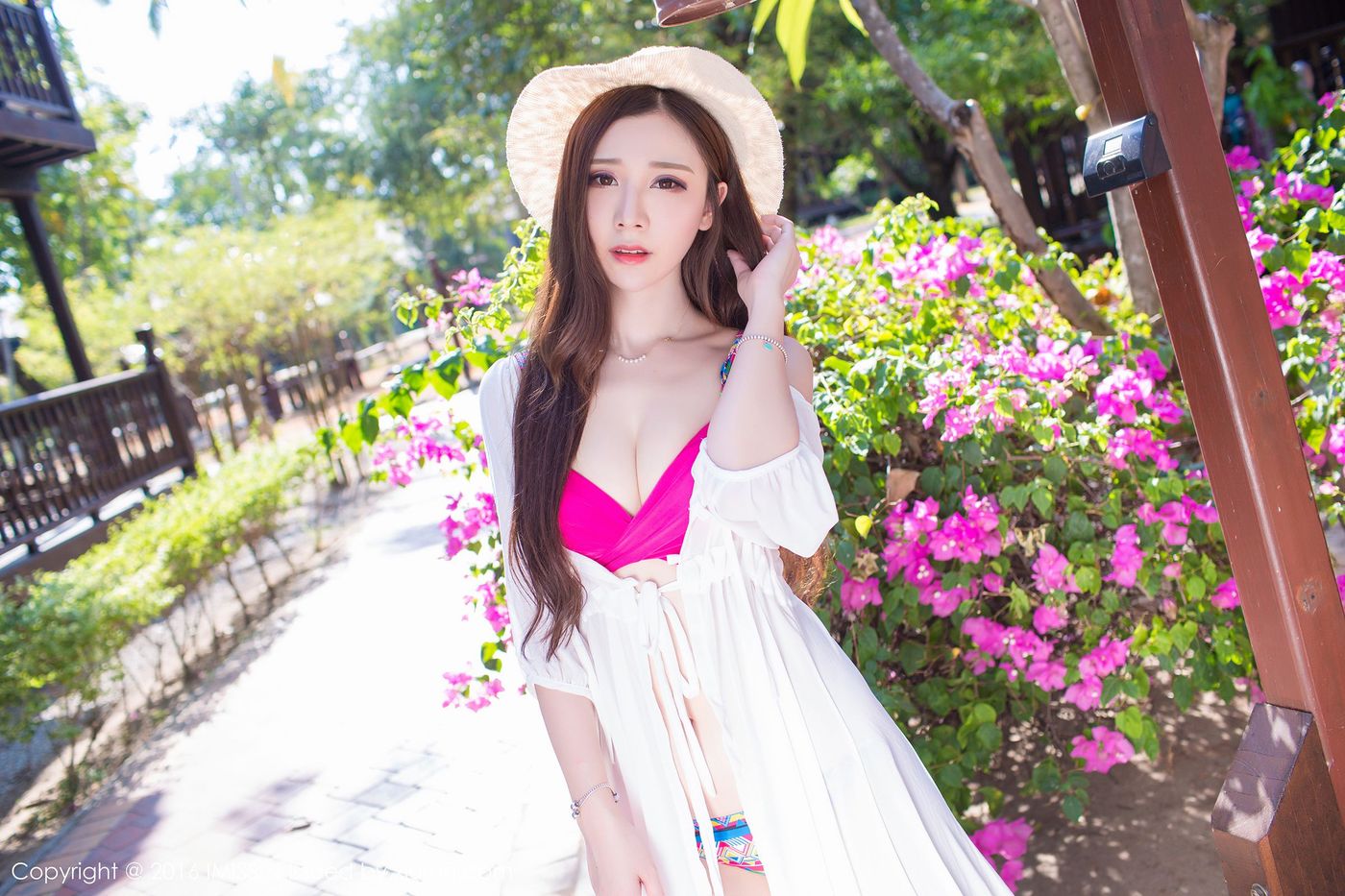 性感女神淼淼萌萌哒比基尼透视装兰卡威旅拍第二套