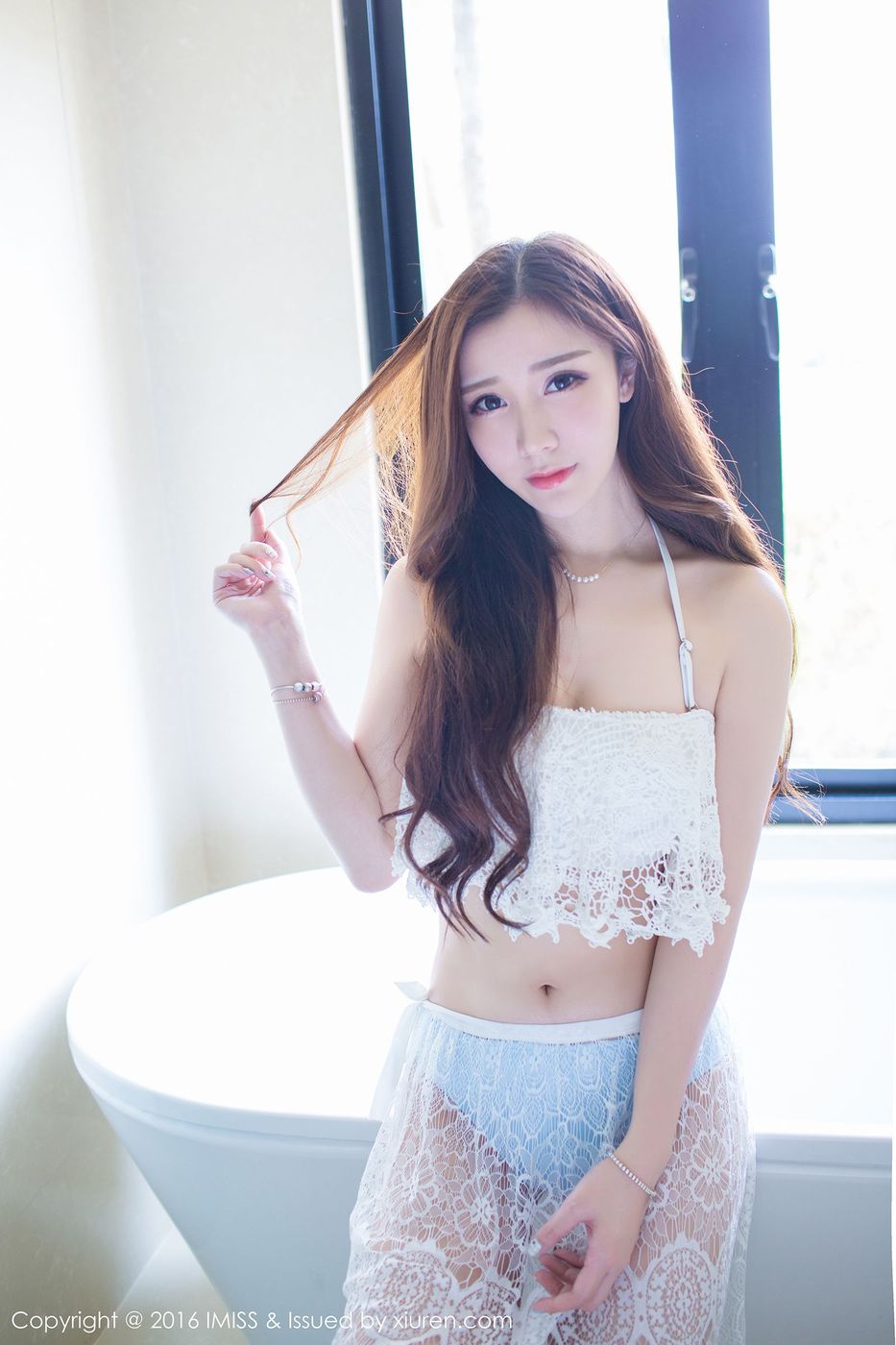 性感女神淼淼萌萌哒比基尼透视装兰卡威旅拍第二套