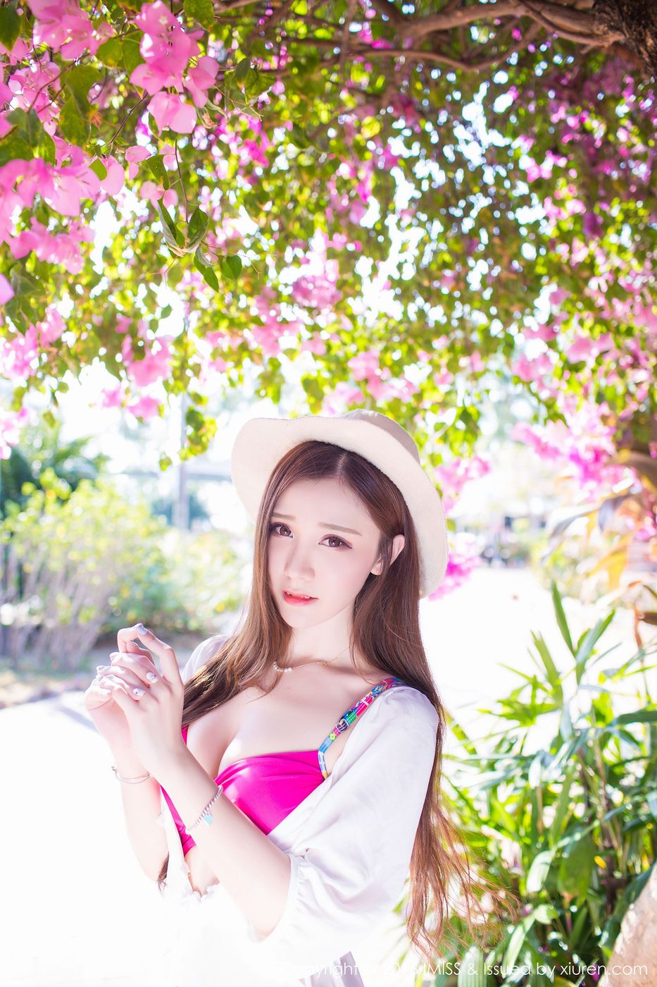 性感女神淼淼萌萌哒比基尼透视装兰卡威旅拍第二套