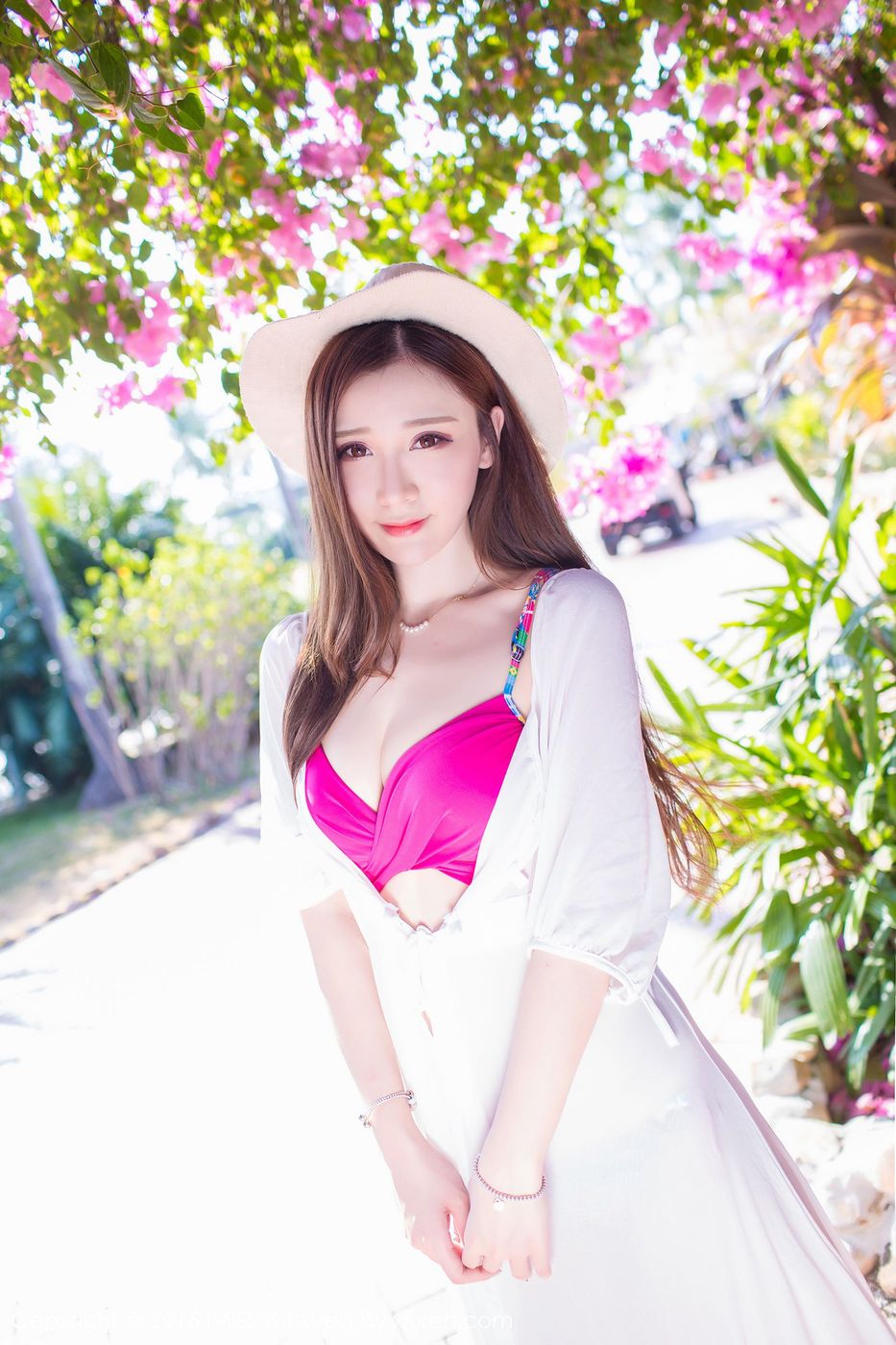 性感女神淼淼萌萌哒比基尼透视装兰卡威旅拍第二套