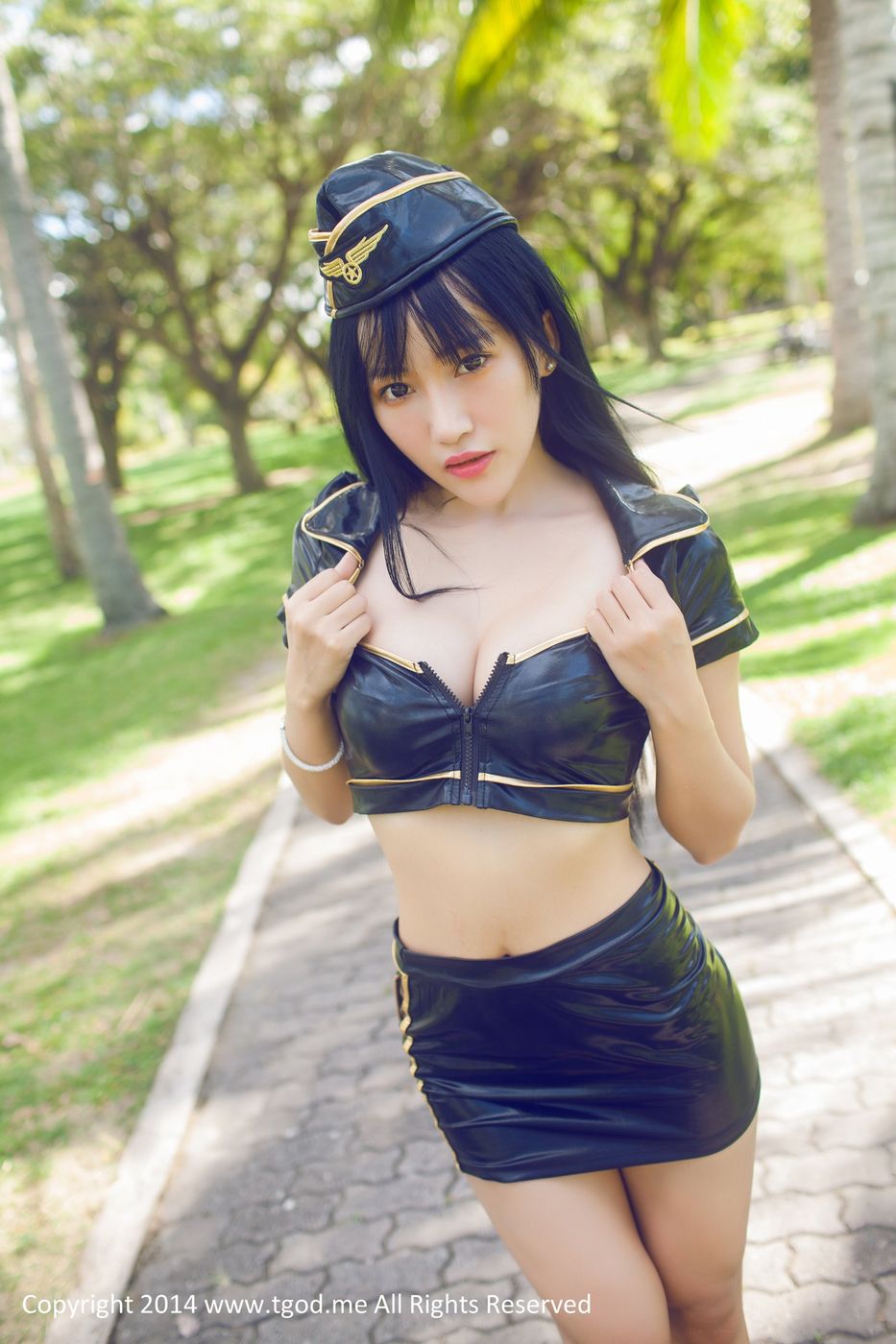极品美女杨上萱XOXO英伦空军制服诱惑沙巴写真