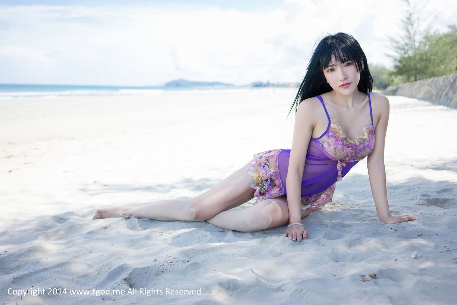俏皮女神杨上萱XOXO透视装和服蕾丝诱惑沙巴旅拍