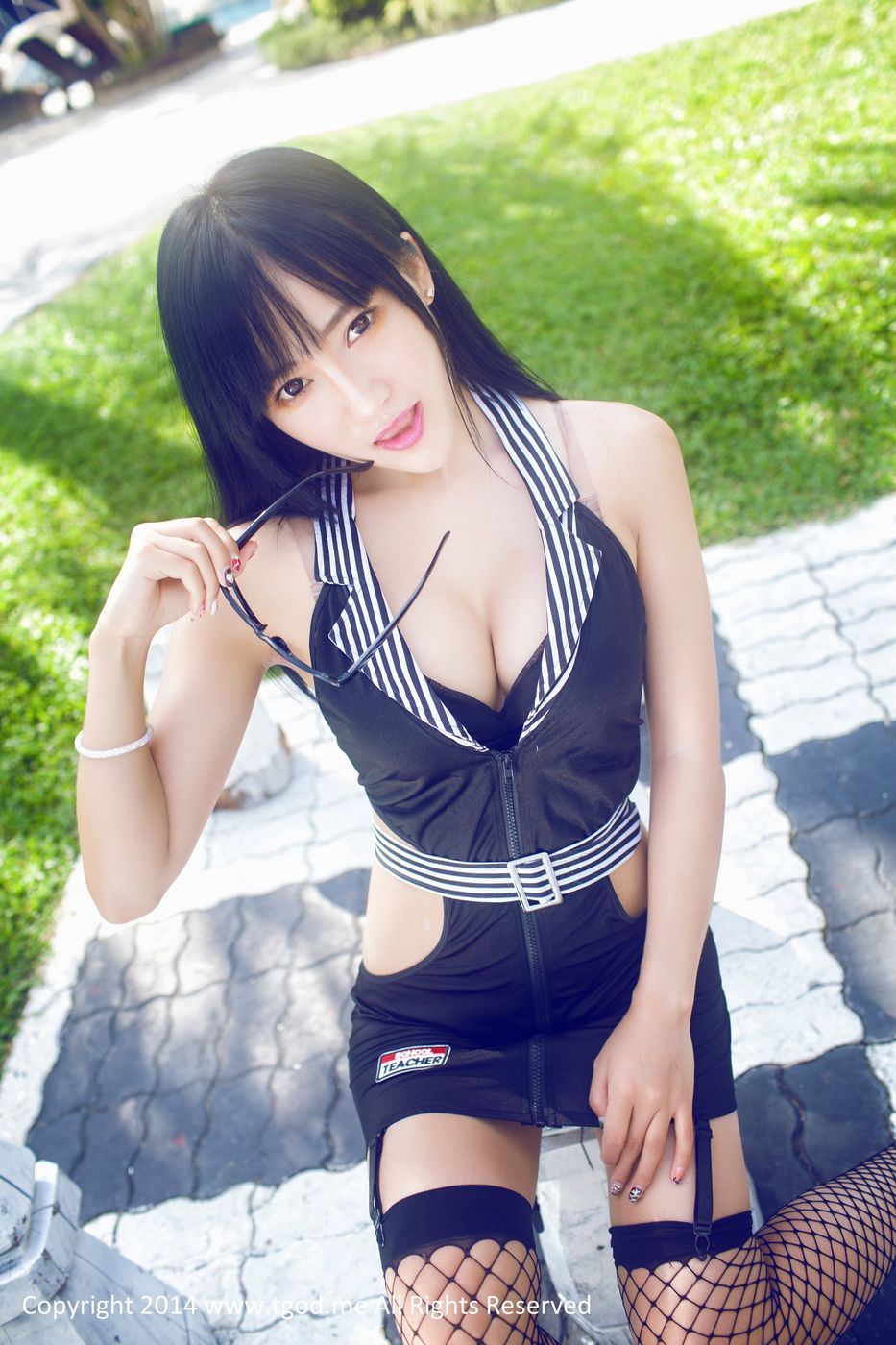 极品美女杨上萱XOXO英伦空军制服诱惑沙巴写真