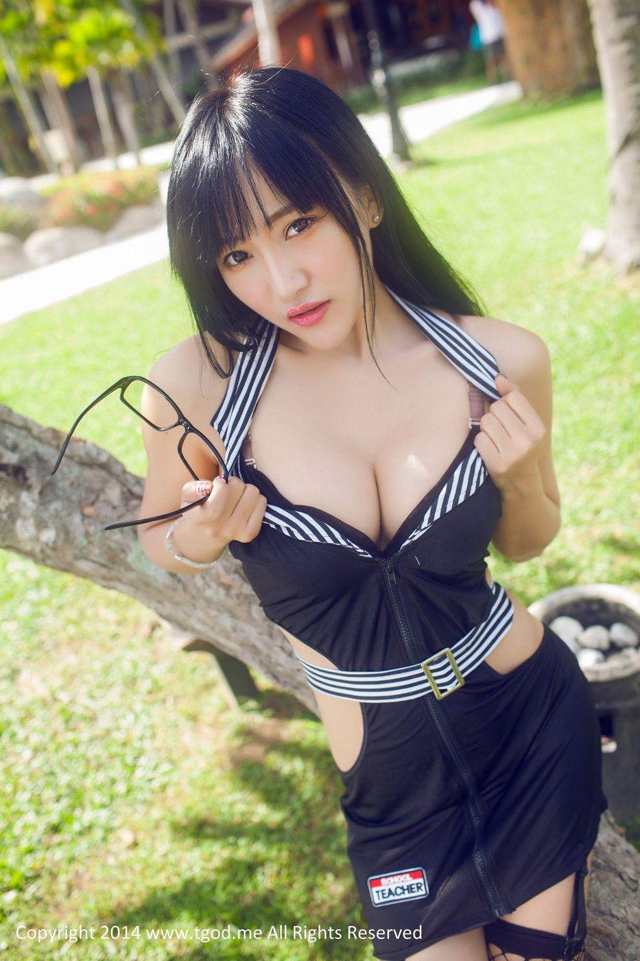 极品美女杨上萱XOXO英伦空军制服诱惑沙巴写真