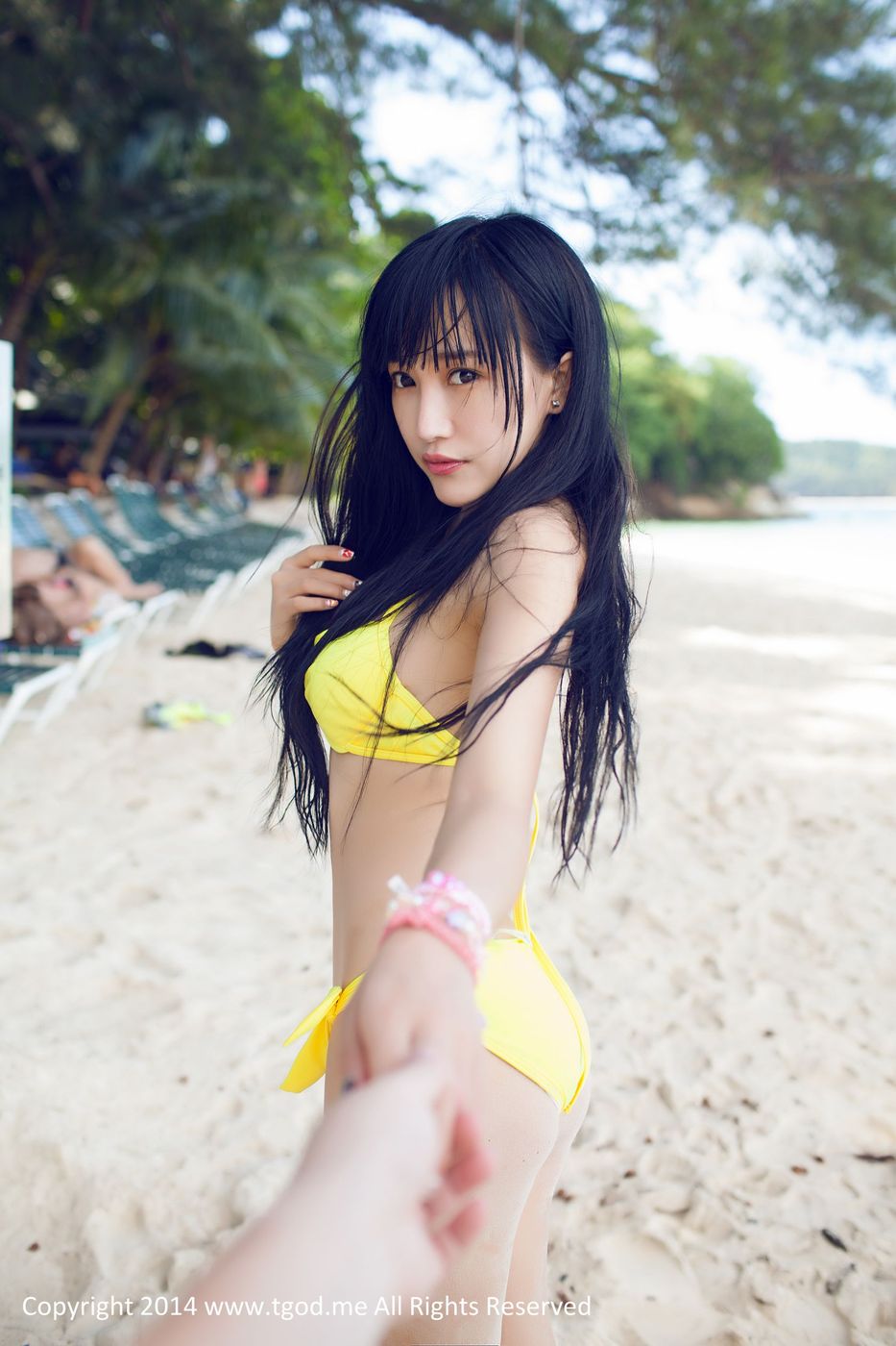 性感美女模特杨上萱XOXO沙滩比基尼波涛胸涌沙巴旅拍