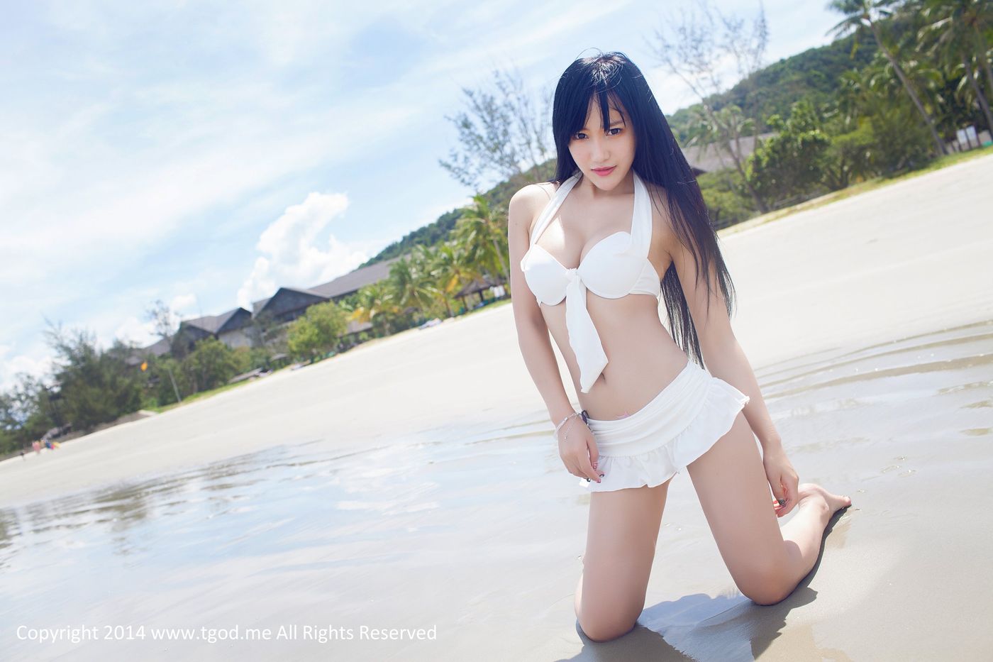 性感女神杨上萱XOXO沙滩比基尼湿身诱惑沙巴旅拍