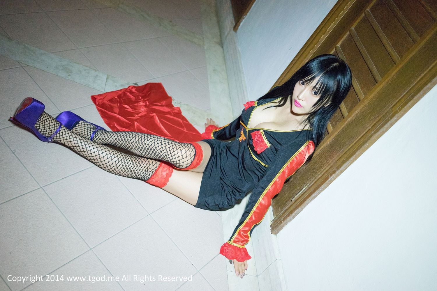 俏皮女神杨上萱XOXO透视装和服蕾丝诱惑沙巴旅拍