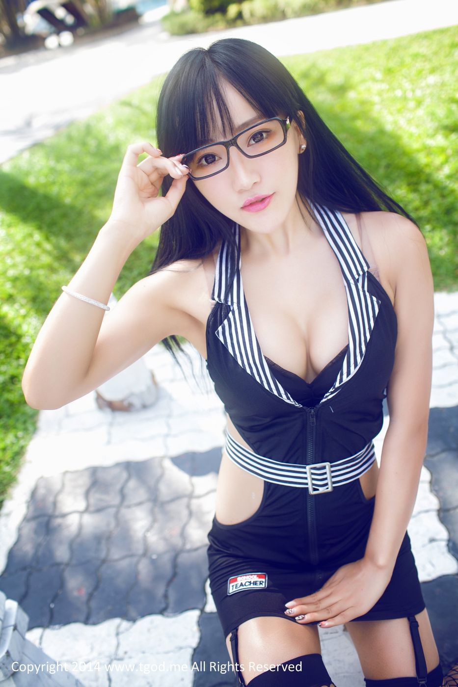 极品美女杨上萱XOXO英伦空军制服诱惑沙巴写真