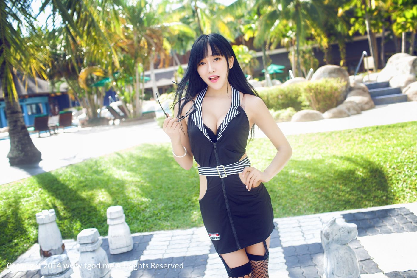 极品美女杨上萱XOXO英伦空军制服诱惑沙巴写真