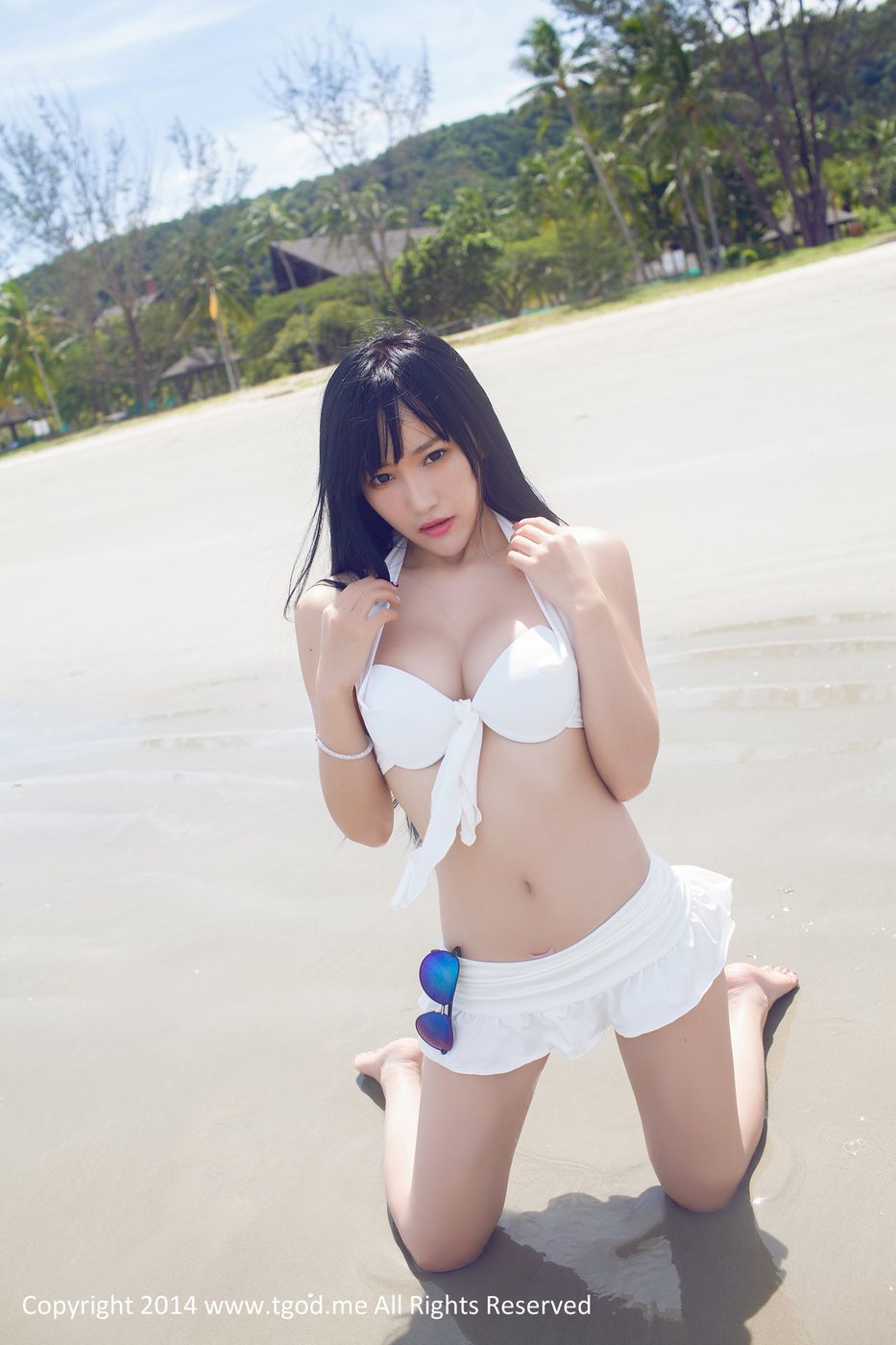 性感女神杨上萱XOXO沙滩比基尼湿身诱惑沙巴旅拍