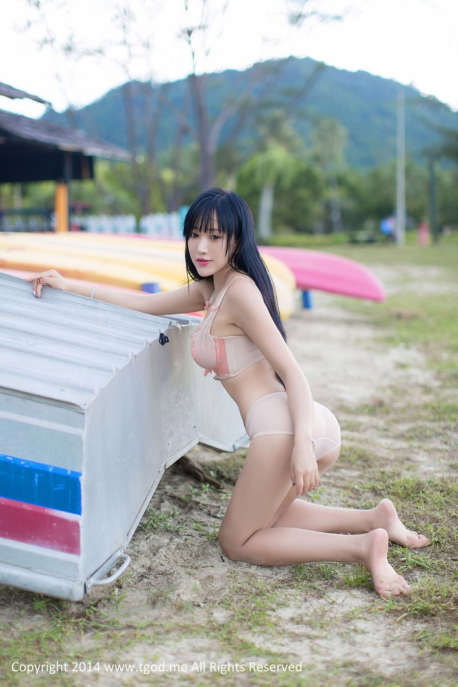 宅男女神小鲜肉杨上萱XOXO女警司制服诱惑沙巴旅拍