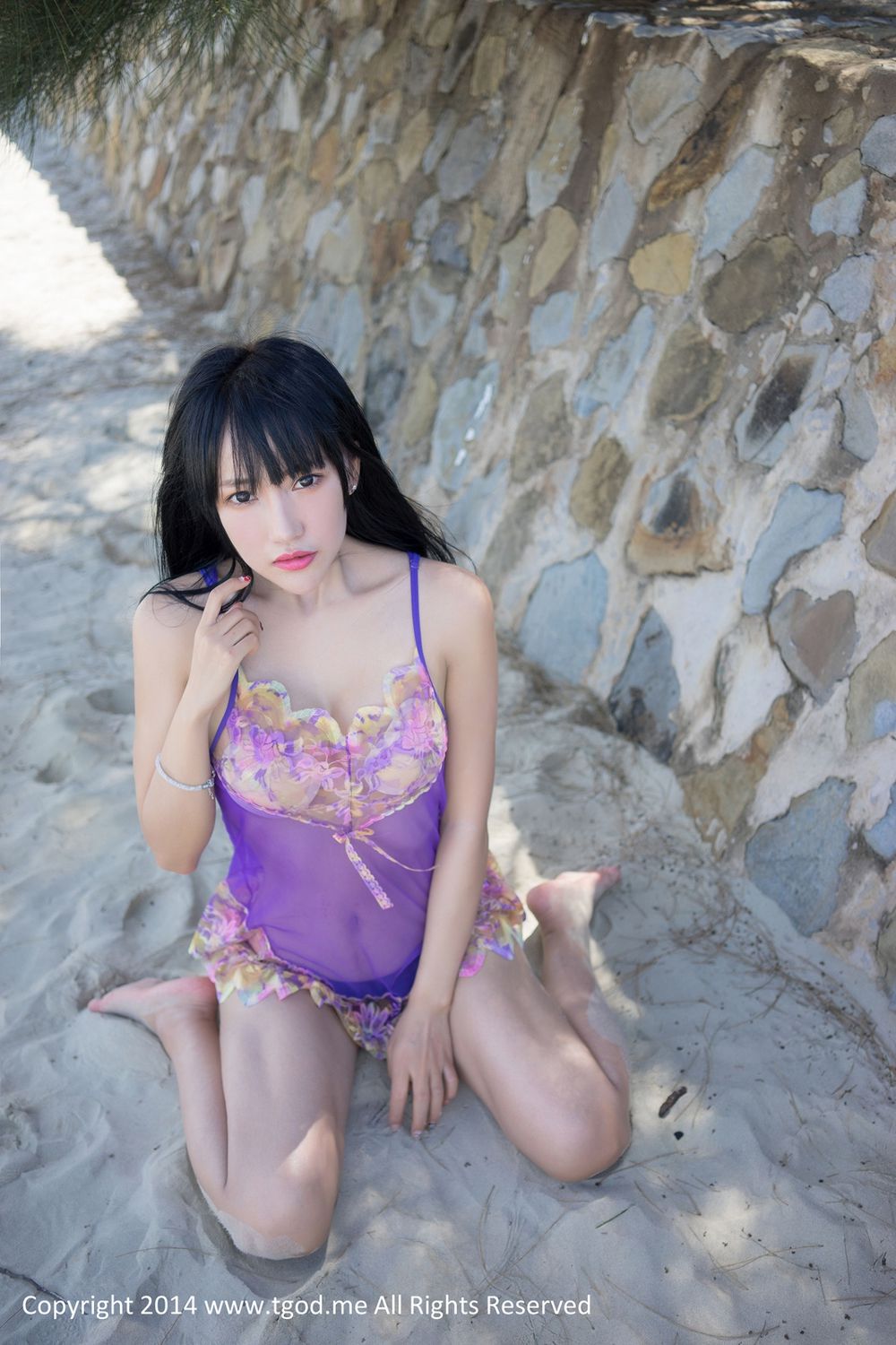 俏皮女神杨上萱XOXO透视装和服蕾丝诱惑沙巴旅拍