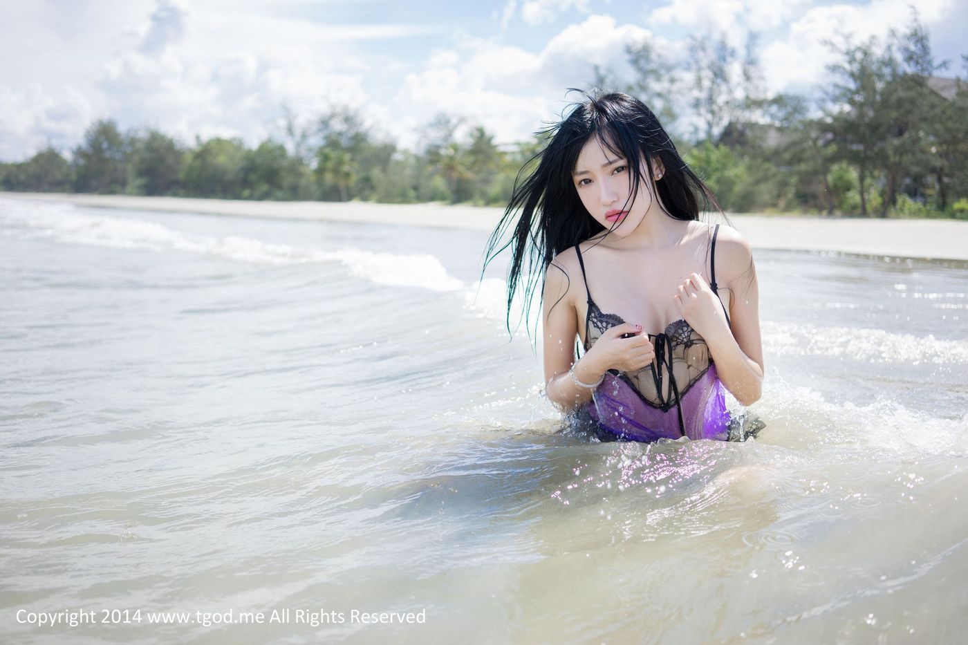 美女模特杨上萱XOXO修长美腿热辣身材沙巴旅拍第三弹