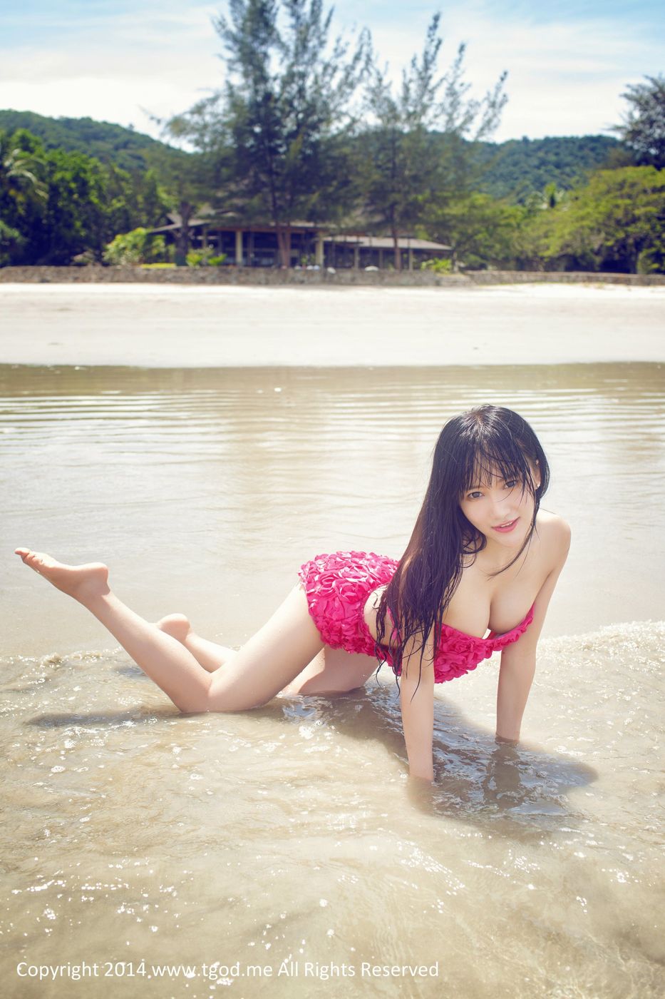 性感女神杨上萱XOXO沙滩比基尼湿身诱惑沙巴旅拍