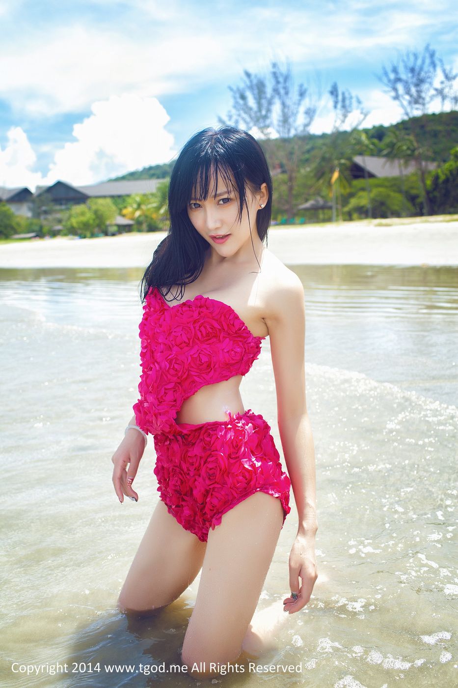 性感女神杨上萱XOXO沙滩比基尼湿身诱惑沙巴旅拍