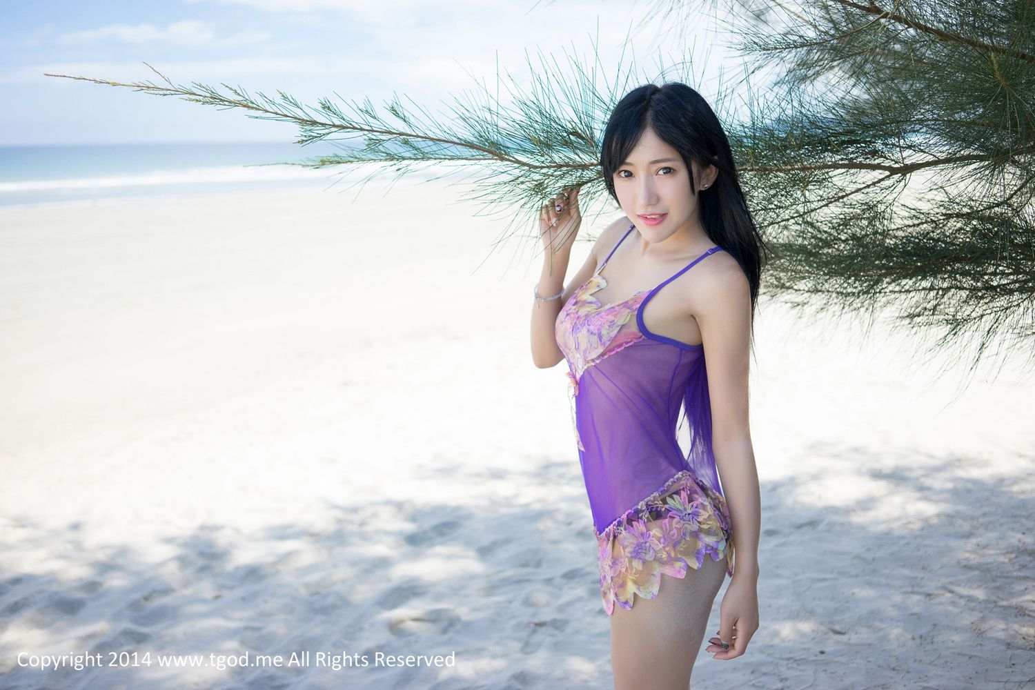 俏皮女神杨上萱XOXO透视装和服蕾丝诱惑沙巴旅拍