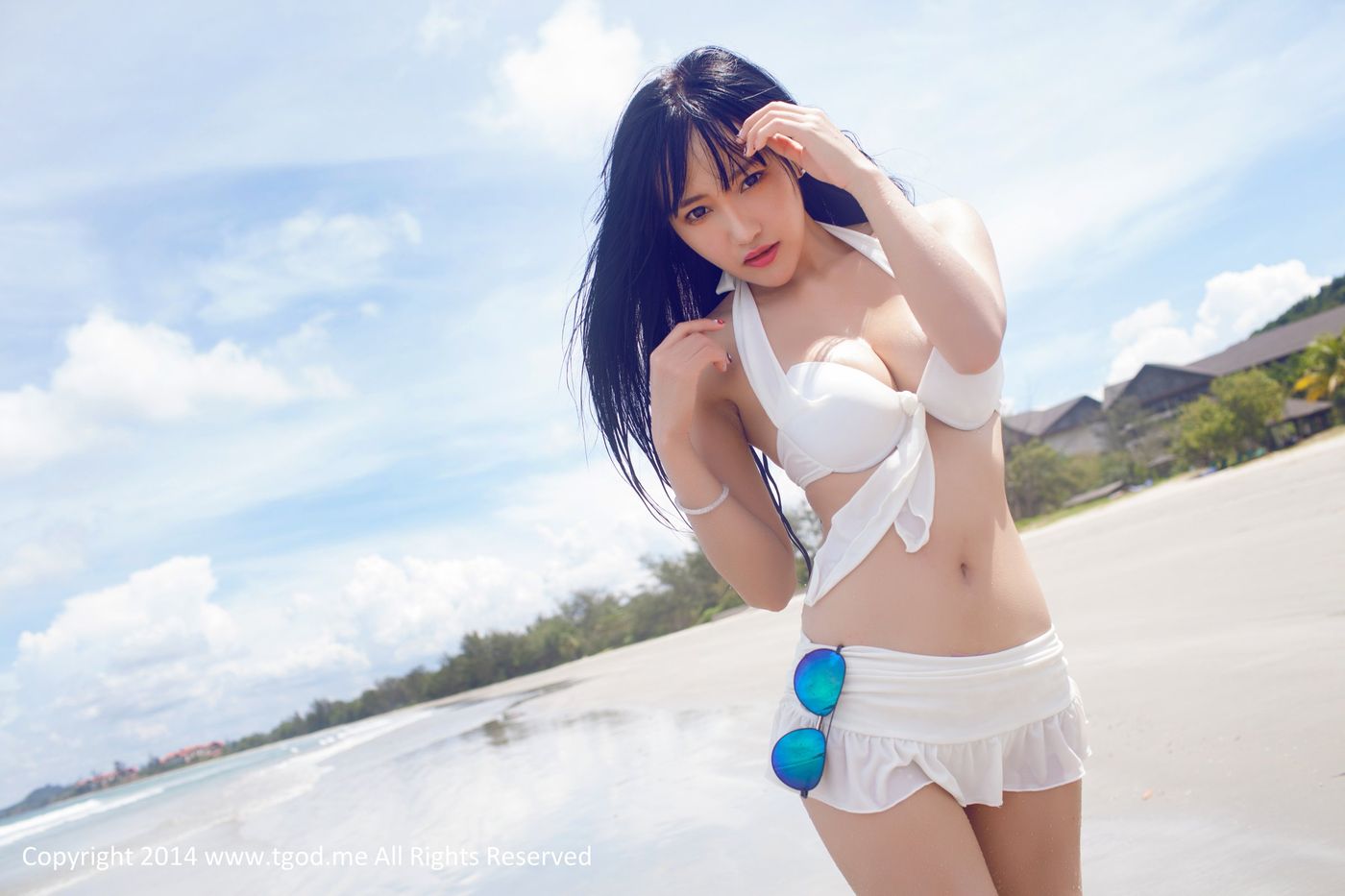性感女神杨上萱XOXO沙滩比基尼湿身诱惑沙巴旅拍