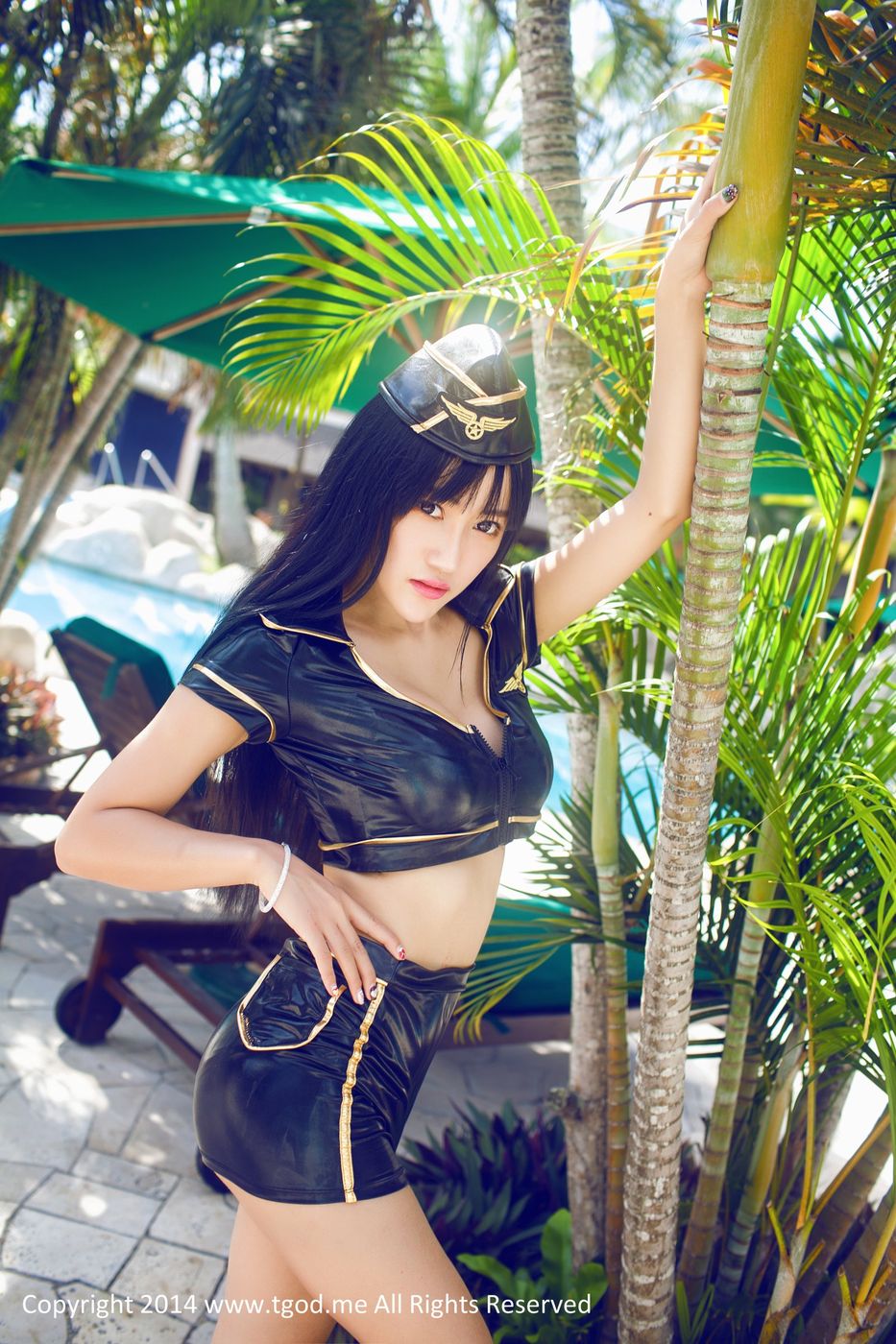 极品美女杨上萱XOXO英伦空军制服诱惑沙巴写真