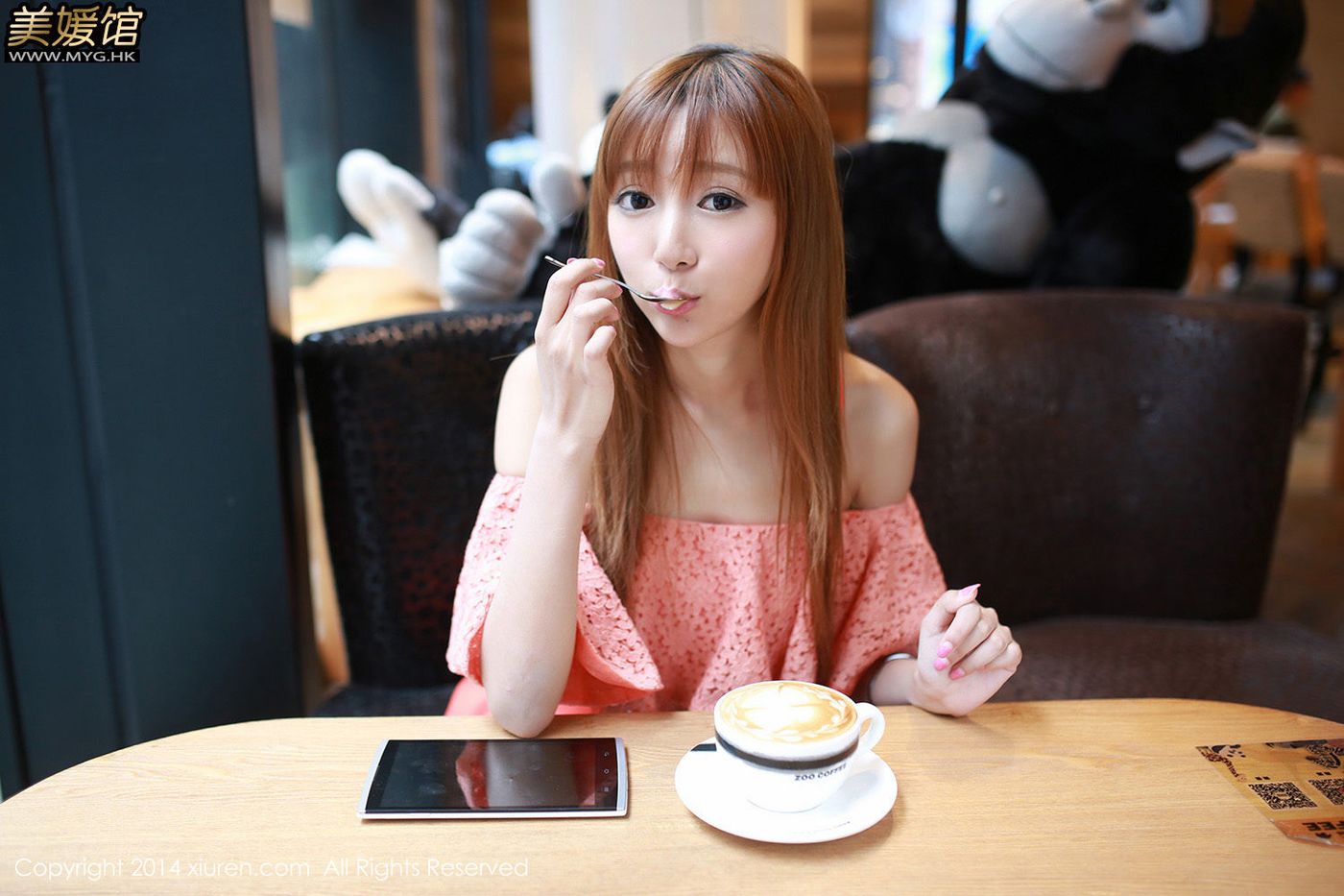 清纯美女王馨瑶Yanni吊带黑裙驰为数码宣传套图