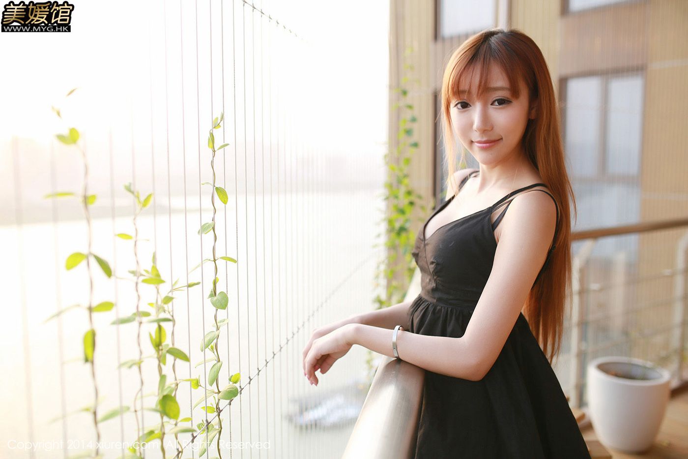 清纯美女王馨瑶Yanni吊带黑裙驰为数码宣传套图