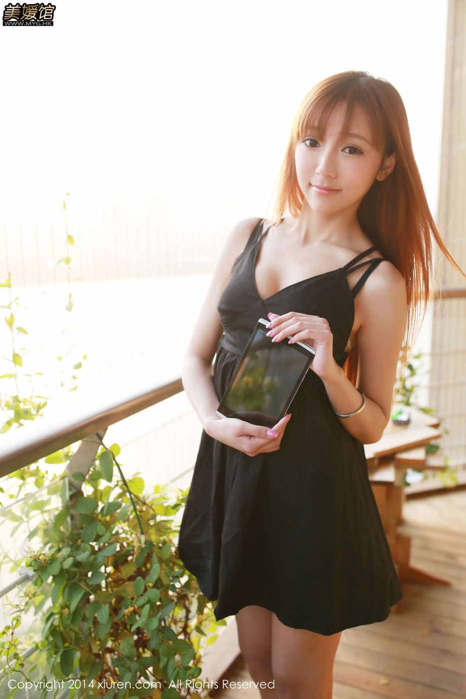 清纯美女王馨瑶Yanni吊带黑裙驰为数码宣传套图