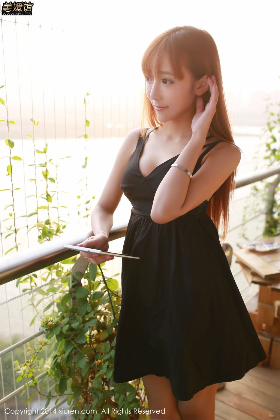 清纯美女王馨瑶Yanni吊带黑裙驰为数码宣传套图