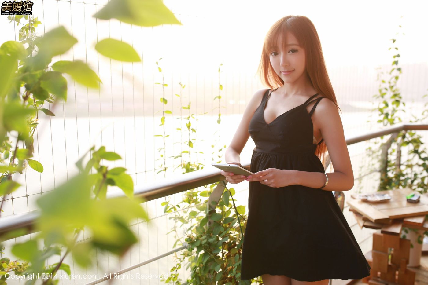 清纯美女王馨瑶Yanni吊带黑裙驰为数码宣传套图