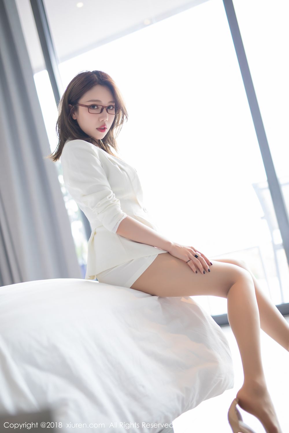 性感女神黄楽然职场OL丝袜美腿白皙爆乳普吉岛旅拍