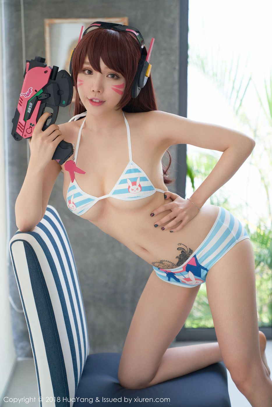 性感女神黄楽然丝袜美腿COS DVA吉普岛旅拍第二套