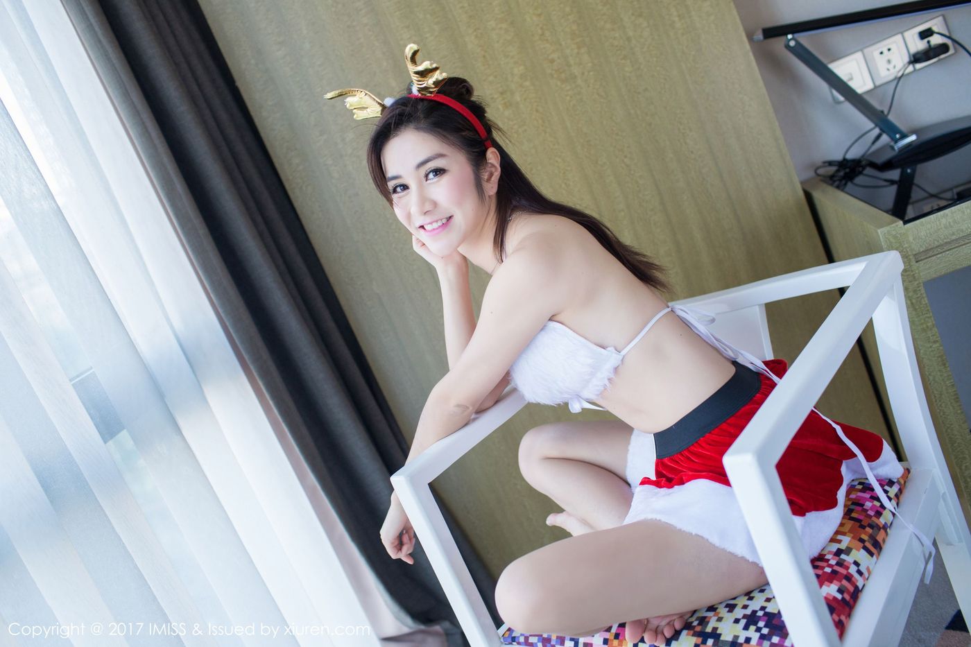 美女模特李李七七喜喜圣诞主题爆乳翘臀丝袜美腿写真