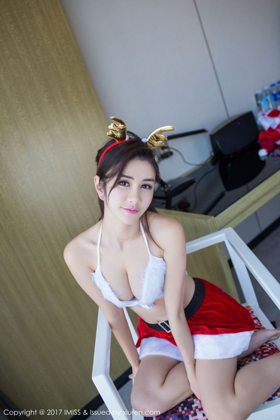 美女模特李李七七喜喜圣诞主题爆乳翘臀丝袜美腿写真