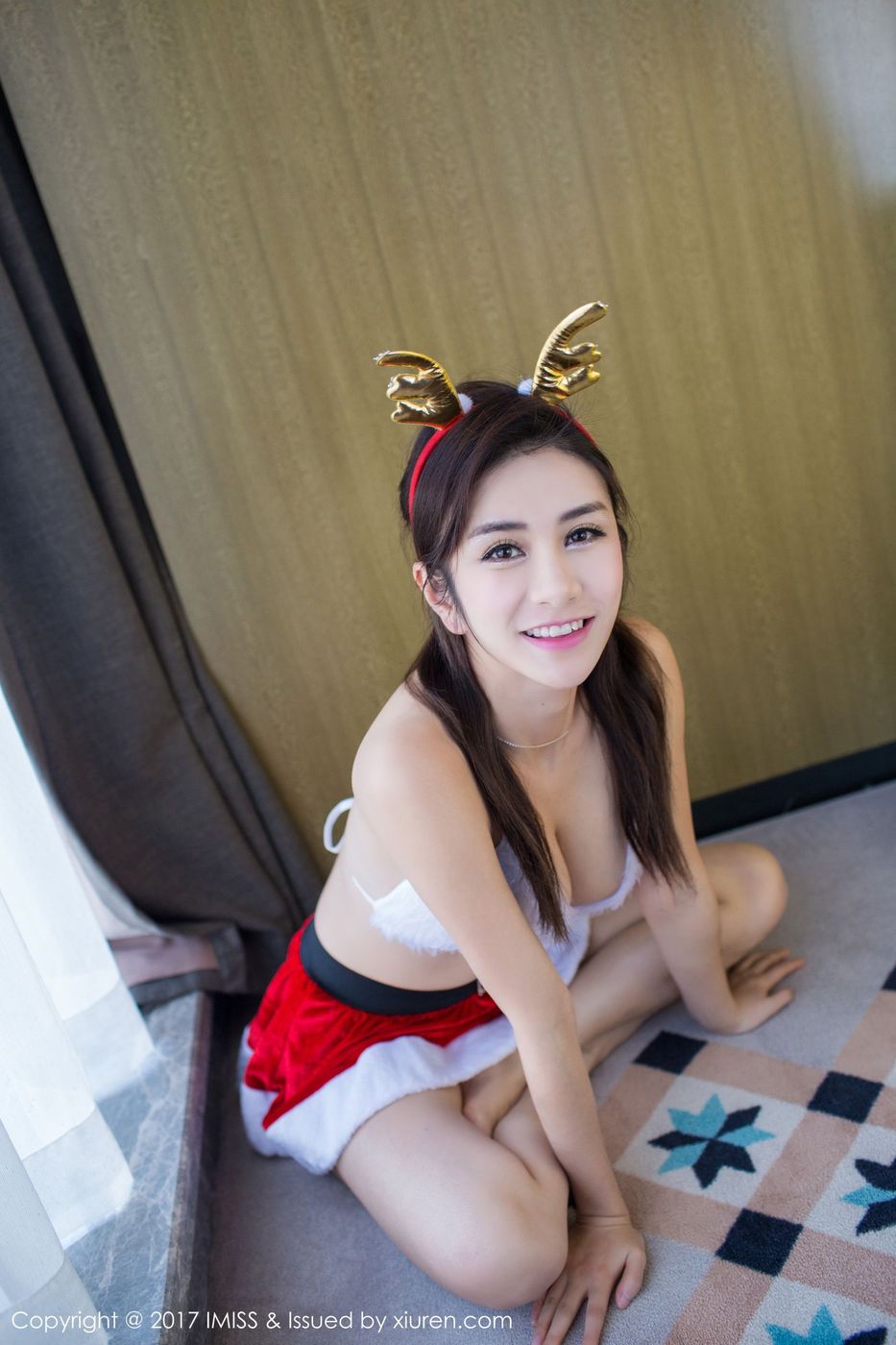 美女模特李李七七喜喜圣诞主题爆乳翘臀丝袜美腿写真