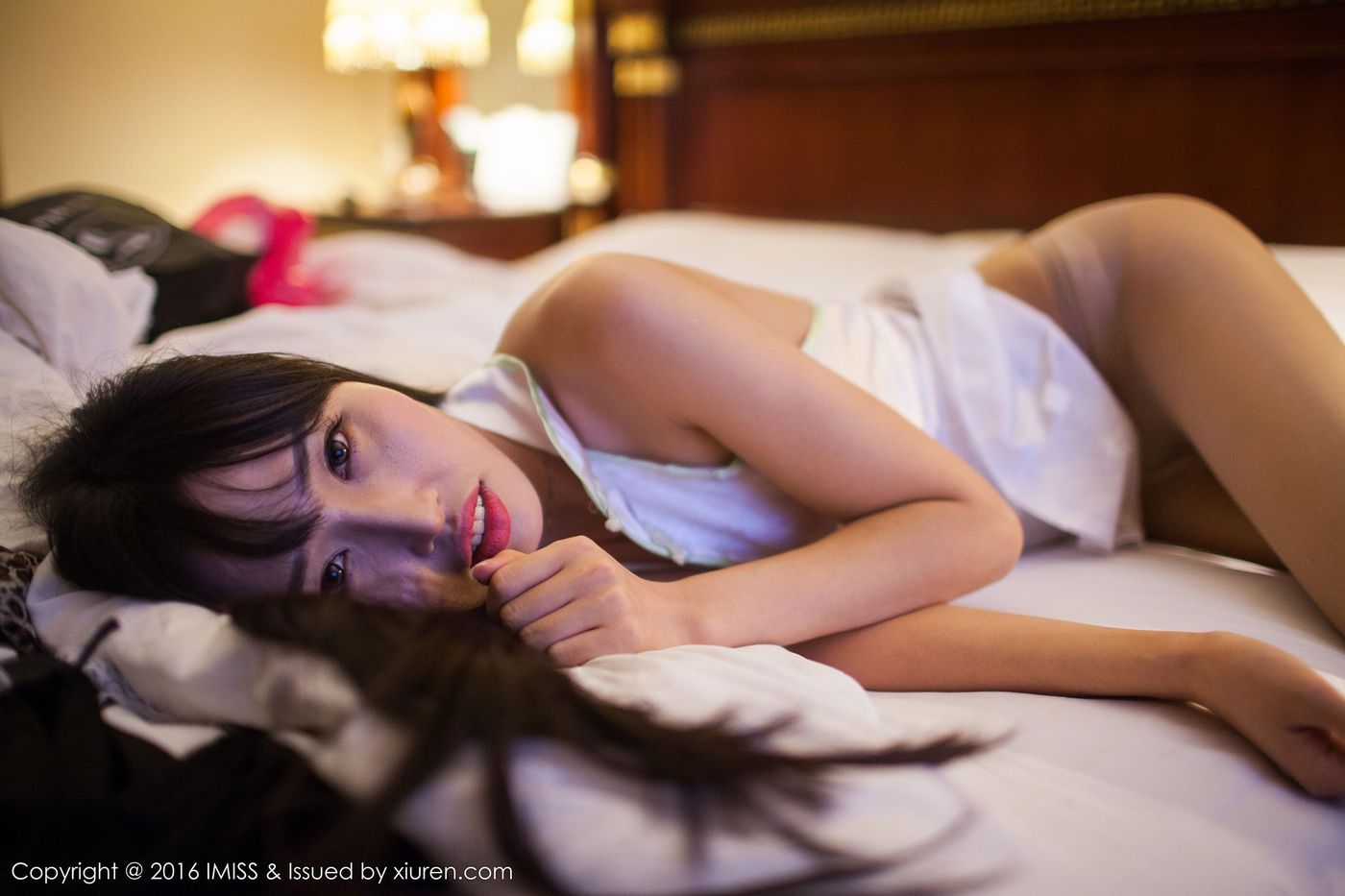 美女模特石心琪丝袜美腿情趣睡衣系列妩媚写真
