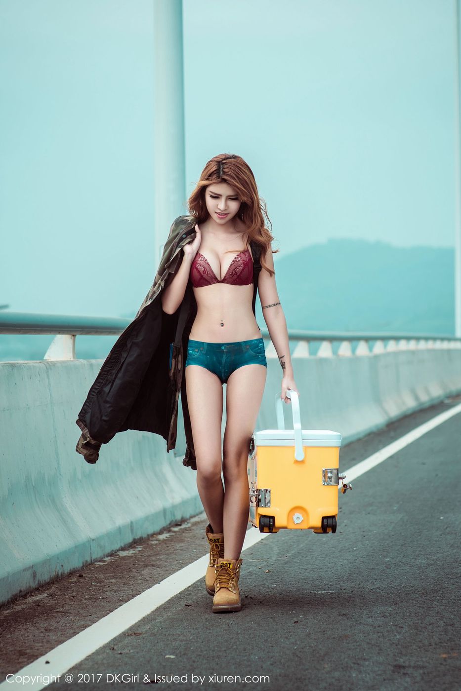 性感女神蔡乐儿白皙美胸丝袜美腿大片户外写真 Vol.018