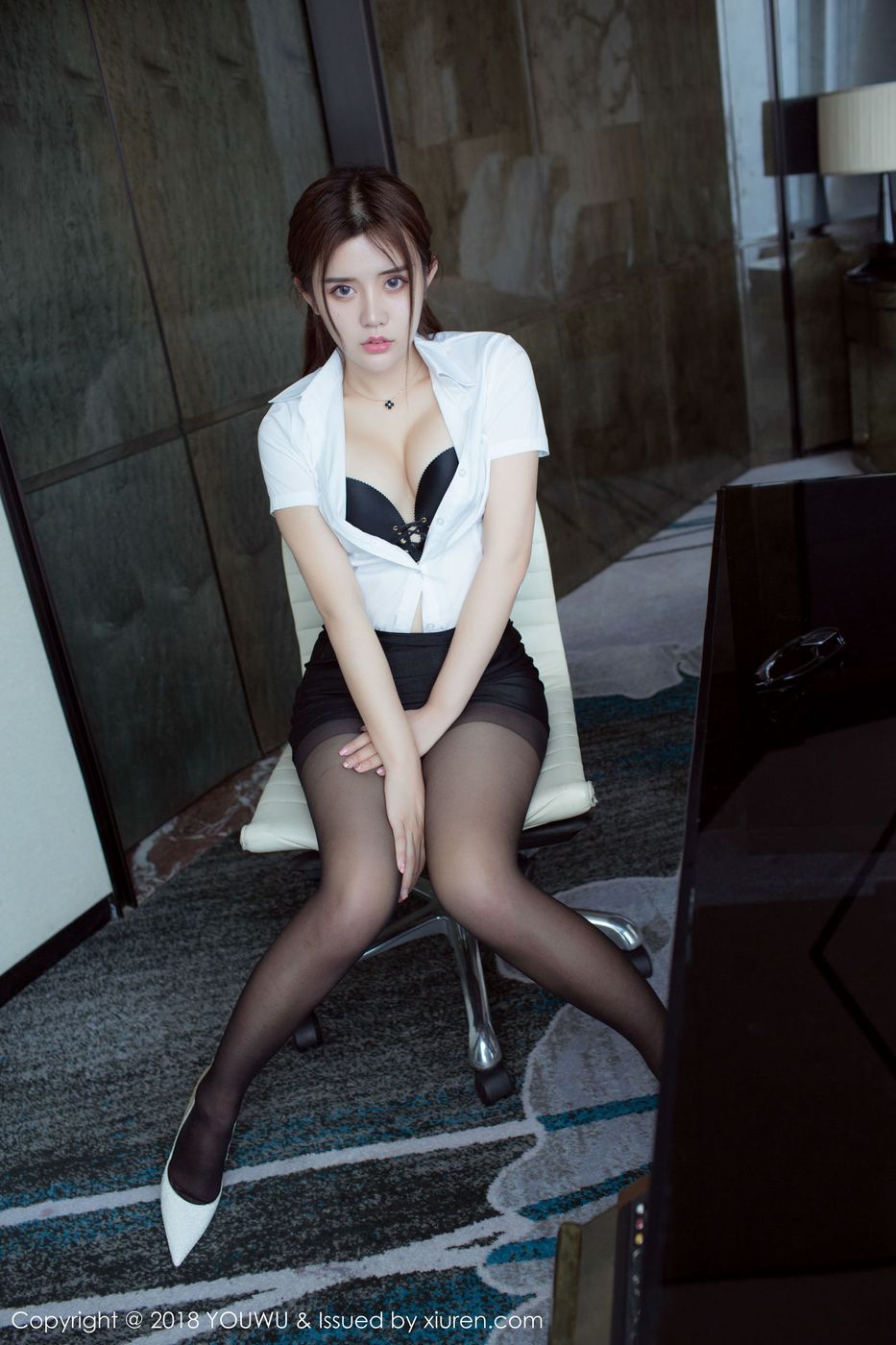 美女模特兔子Nina职场OL女秘书黑丝美腿写真 VOL.081