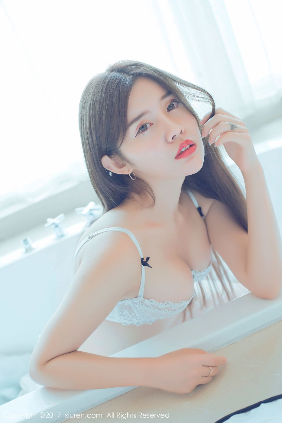 新晋嫩模兔子NINA蕾丝吊带袜湿身诱惑妩媚写真 NO.813