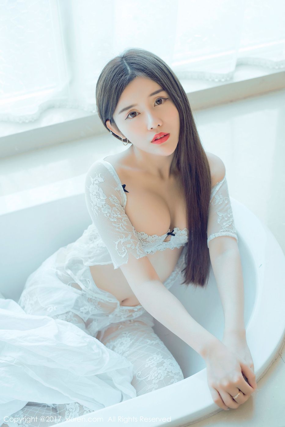 新晋嫩模兔子NINA蕾丝吊带袜湿身诱惑妩媚写真 NO.813