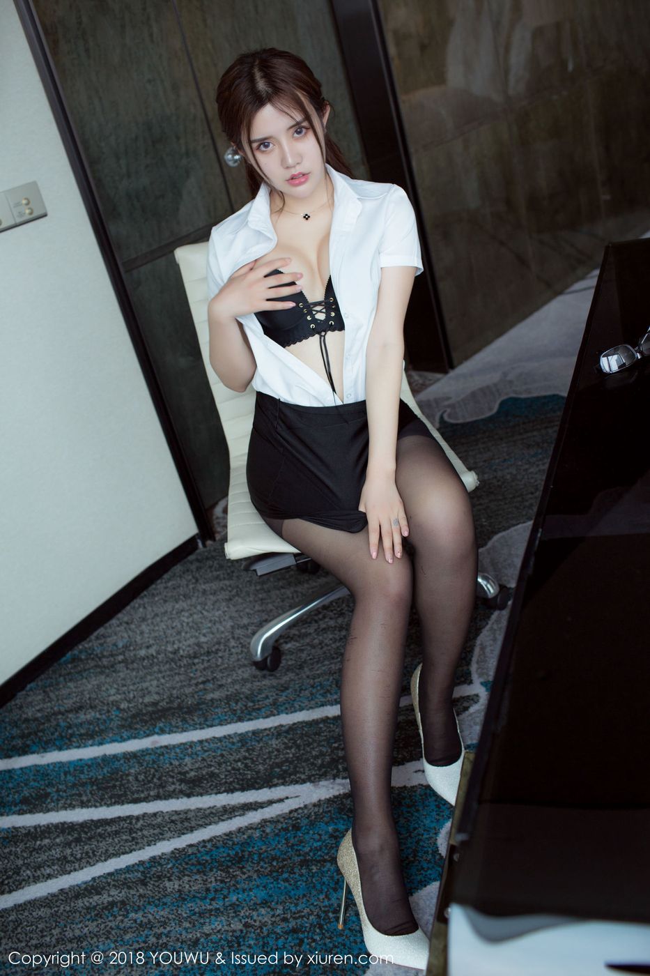 美女模特兔子Nina职场OL女秘书黑丝美腿写真 VOL.081