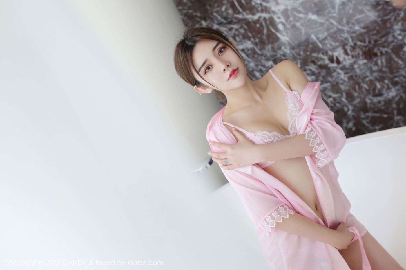 性感美女Cris_卓娅祺职场OL粉色睡衣丝袜魅惑写真 Vol.058
