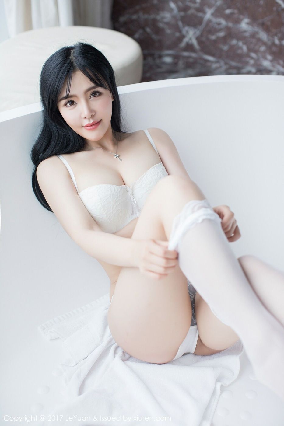 星乐园性感女神刘钰儿雪白肌肤丰腴身材私房写真