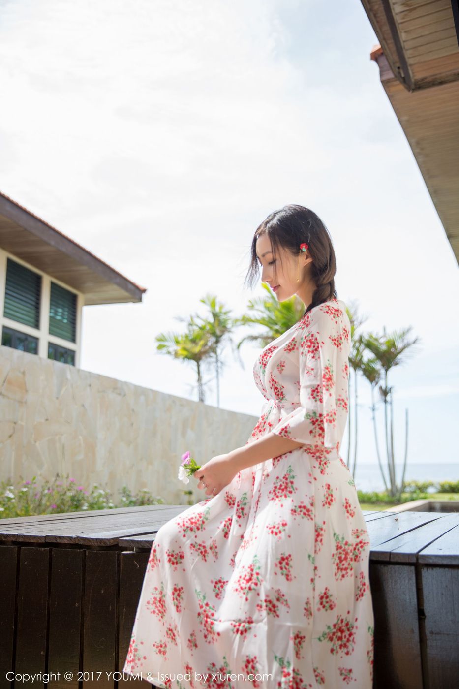 性感女神Yumi尤美死库水与碎花裙沙巴户外旅拍第二套 Vol.030