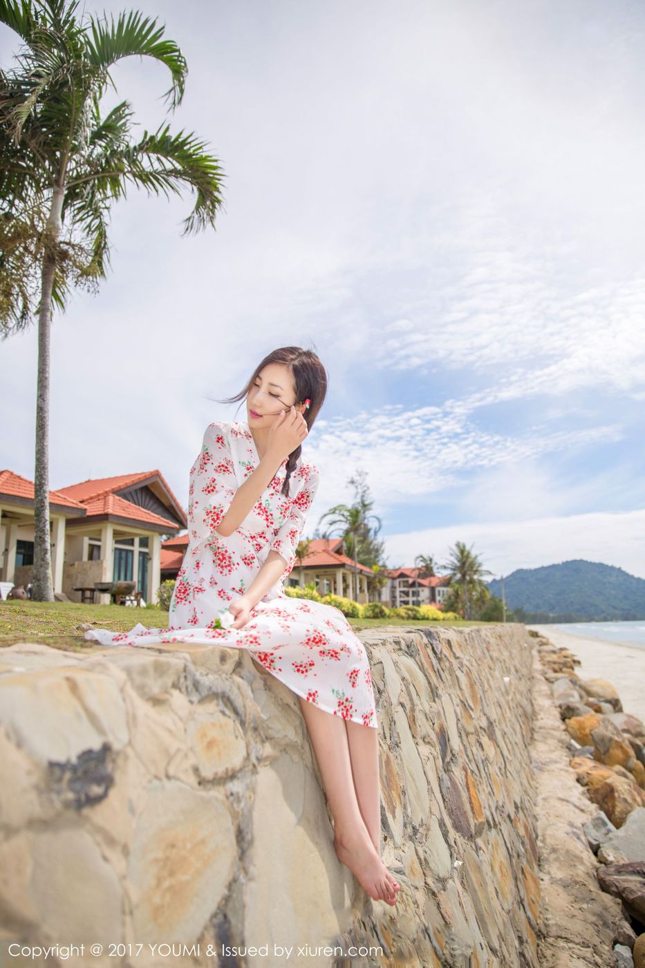 性感女神Yumi尤美死库水与碎花裙沙巴户外旅拍第二套 Vol.030