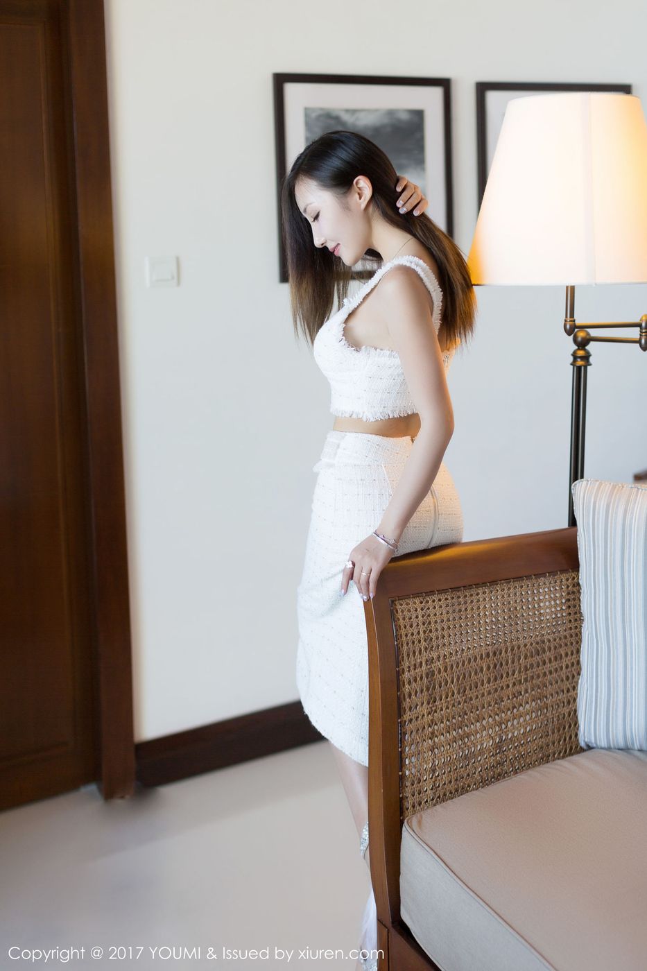 性感女神Yumi尤美蕾丝镂空长裙美腿翘臀马尔代夫旅拍 Vol.100