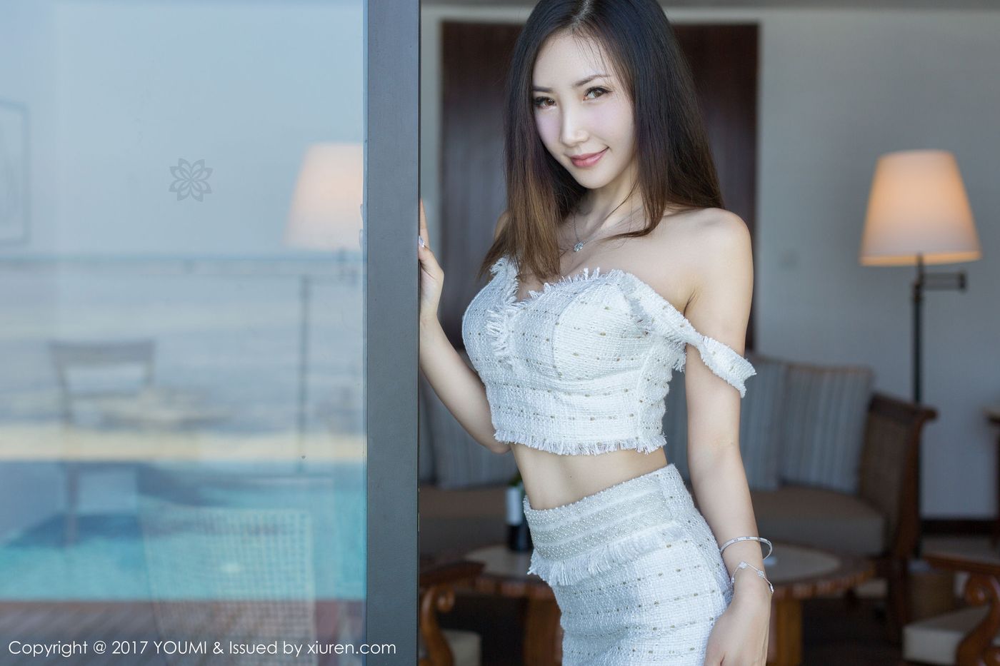 性感女神Yumi尤美蕾丝镂空长裙美腿翘臀马尔代夫旅拍 Vol.100